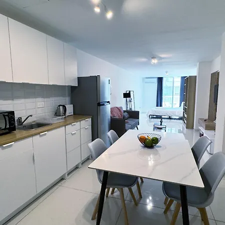 Majestic Beachfront Finikoudes Apartment