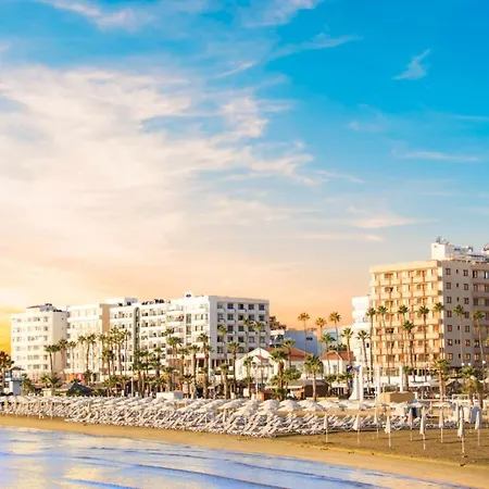 Majestic Beachfront Finikoudes Apartment Larnaca