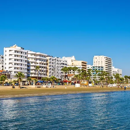 Majestic Beachfront Finikoudes Apartment Larnaca